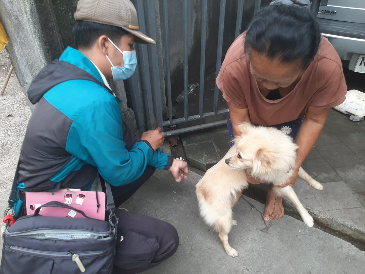Vaksinasi anjing pasca terjadi gigitan beruntun di Desa Kalisada, Kecamatan Seririt, Buleleng.