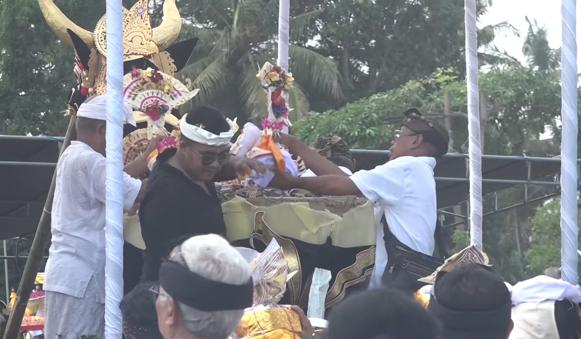 Prosesi Ngaben bagian dari upacara Pitra Yadnya