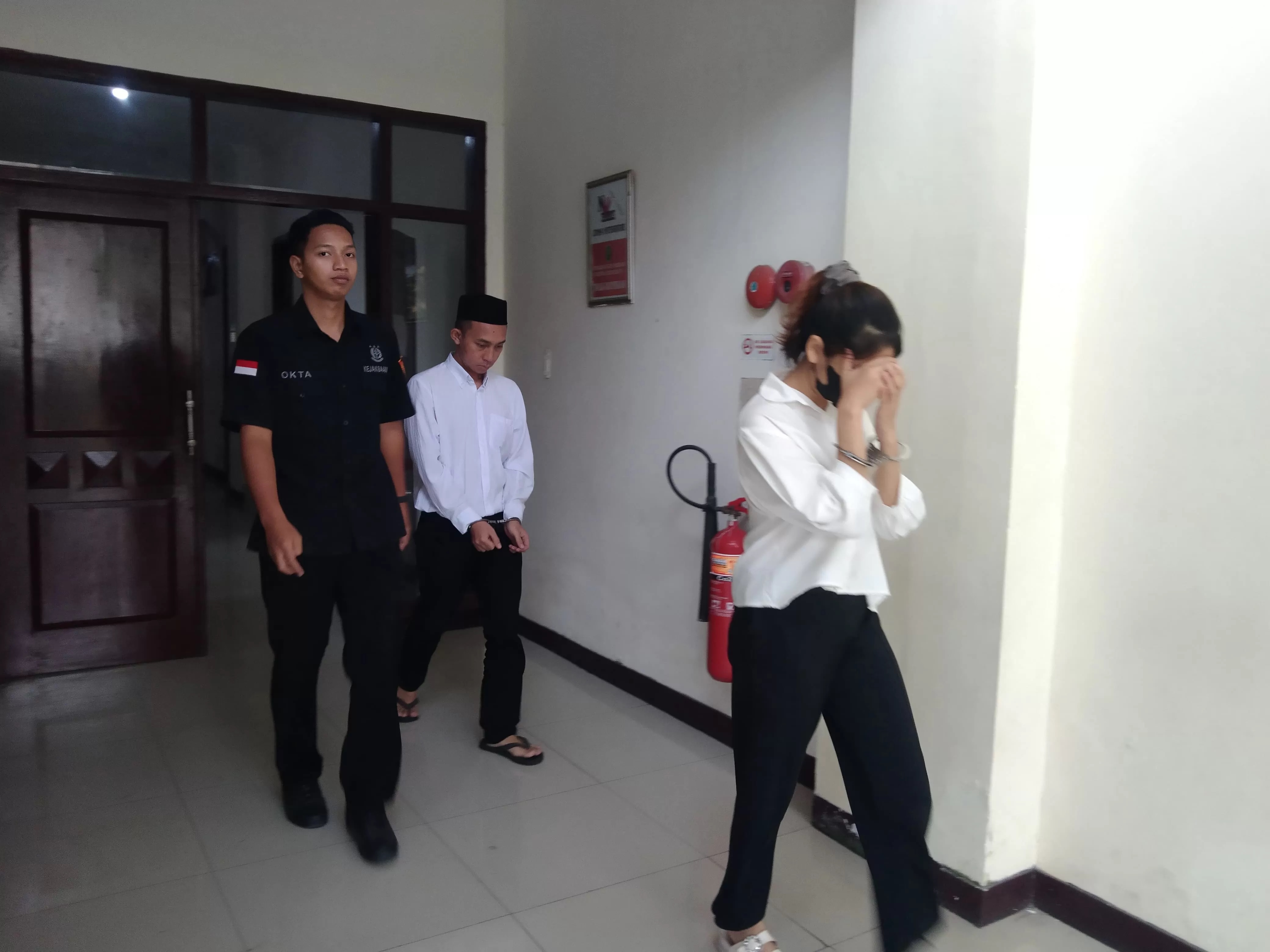 VONIS BERSALAH: Kasus yang melibatkan Selebgram Viska Dhea Ramadhani dan kekasihnya, Ichlas Budhi Pratama, mantan karyawan BUMN, akhirnya mencapai babak akhir di Pengadilan Negeri Gresik.