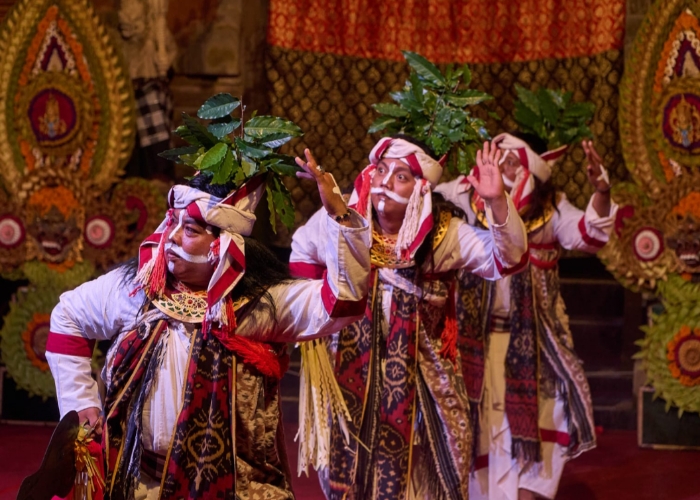 KESENIAN KLASIK: Penampilan Sanggar Purnama dari Banjar Babakan, Desa Canggu, Kuta Utara, Kabupaten Badung membawakan Baris Sambeng Agung di Kalangan Ratna Kanda di Taman Budaya Art Center.