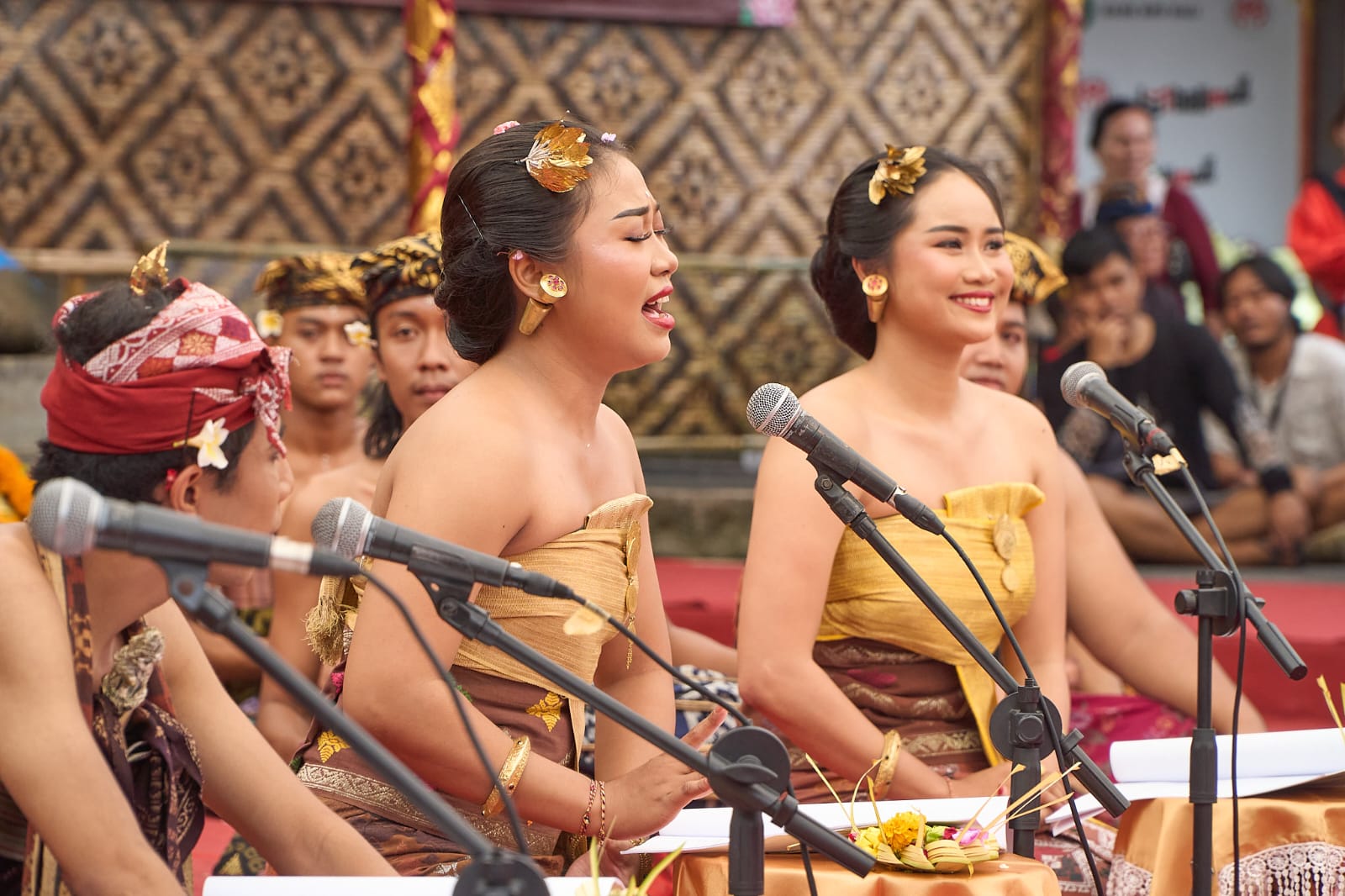 PENTAS : Sanggar Widya Citta dari Desa dan Kecamatan Abang, Karangasem saat pentas di PKB.