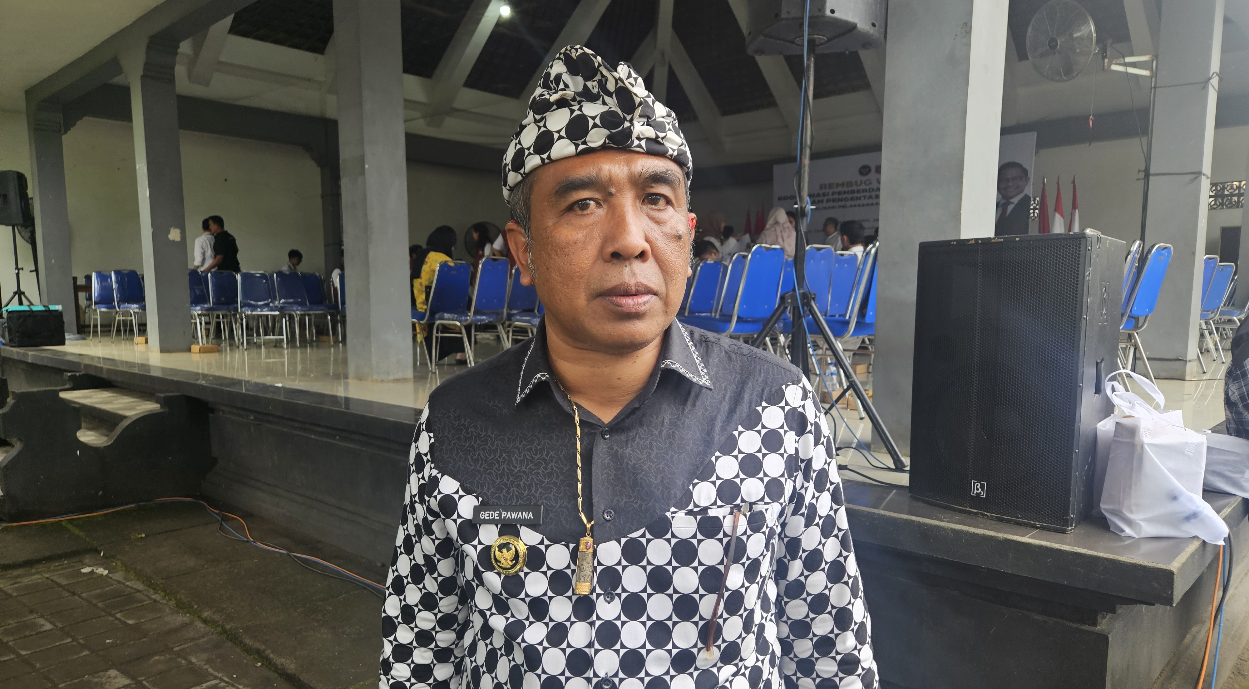 Gede Pawana, perbekel Duda Timur, Karangasem.
