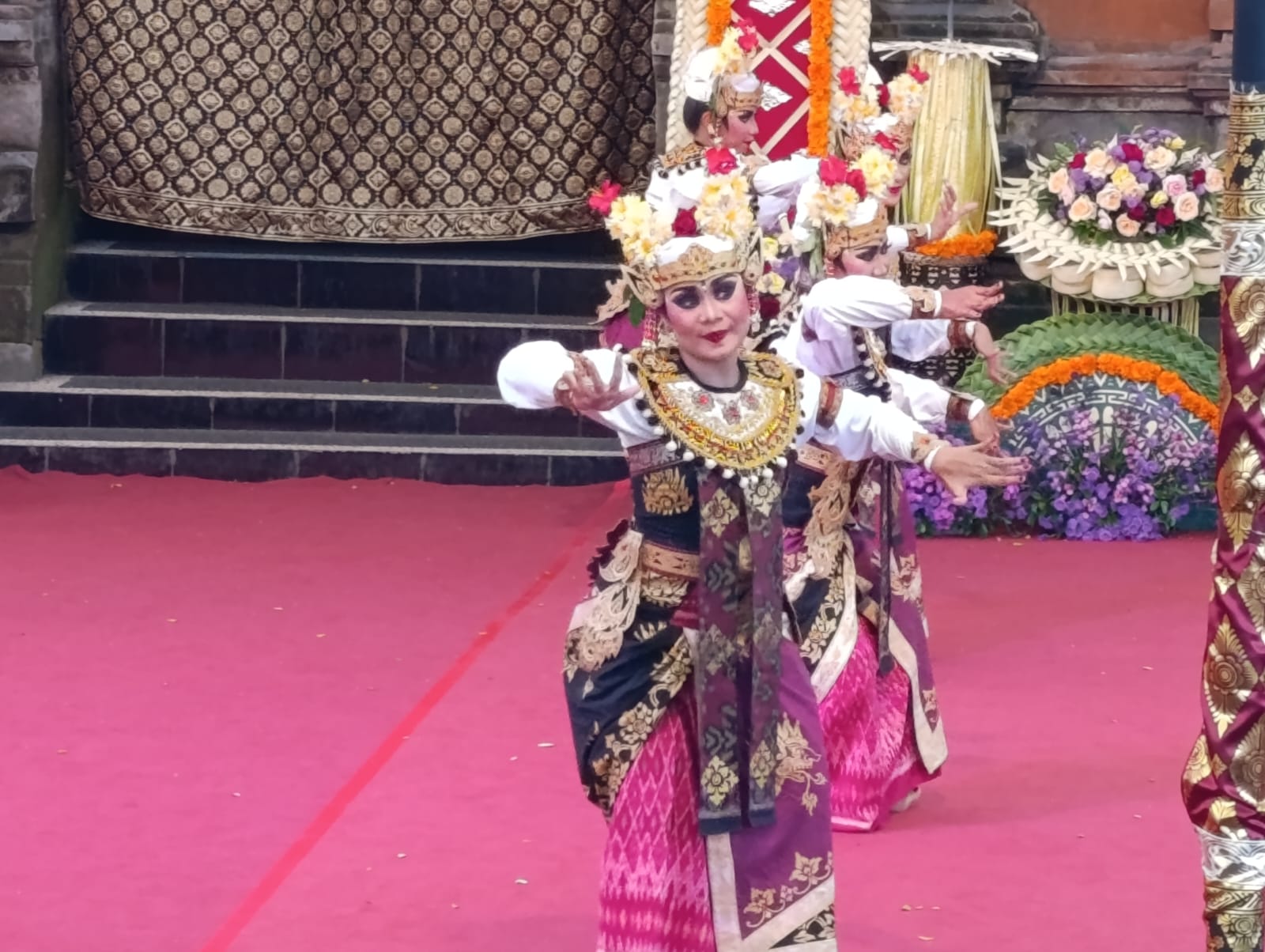 JOGED : Tarian Joged Pingitan di Kalangan Ratna Kanda, Taman Budaya Provinsi Bali.