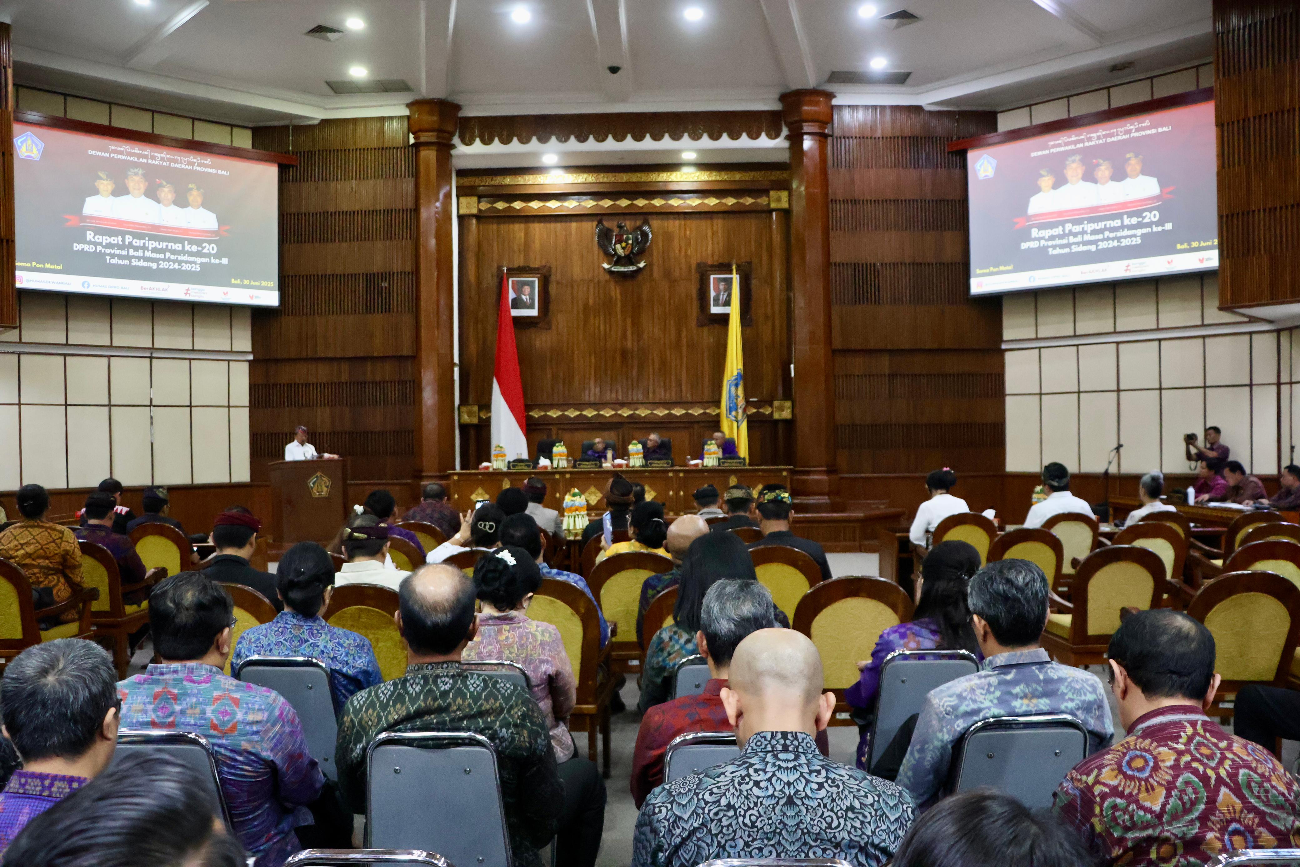 RAPAT: Rapat Paripurna ke-20 Masa Persidangan III Tahun Sidang 2024&ndash;2025, di Gedung Wiswa Sabha Utama, Kantor Gubernur Bali pada Senin (30/6)