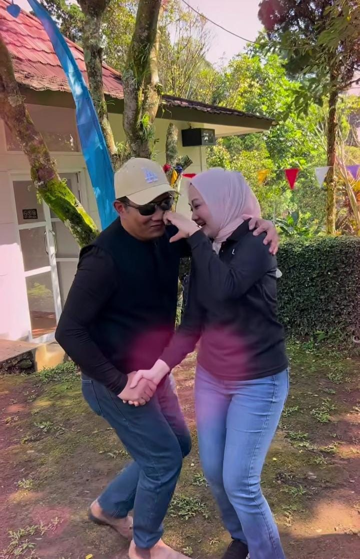Momen Mesra Ridwan Kamil dan Atalia Praratya