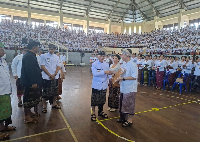 DILANTIK :Pelantikan dan pengambilan sumpah 1.629 Pegawai Pemerintah dengan Perjanjian Kerja (PPPK) formasi gelombang I tahun 2024, Selasa (1/7/2025).
