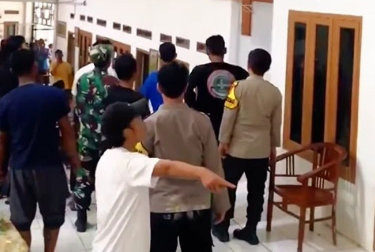 Gubernur Jawa Barat, Dedi Mulyadi, mengumumkan bahwa sebanyak tujuh orang telah ditetapkan sebagai tersangka dalam kasus pengerusakan rumah di Sukabumi