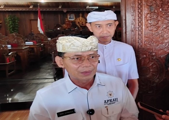MUTASI : Bupati Klungkung I Made Satria didampingi Wakil  Bupati Klungkung Tjokorda Gde Surya Putra, Rabu (2/7/2025).
