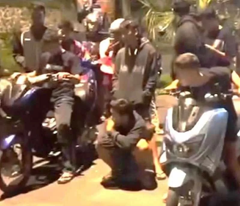KAMBUH LAGI : Tangkapan layer aksi balap liar yang terekam video di Jalan Veteran (Jalur Sebelas) Karangasem.(foto:istimewa)