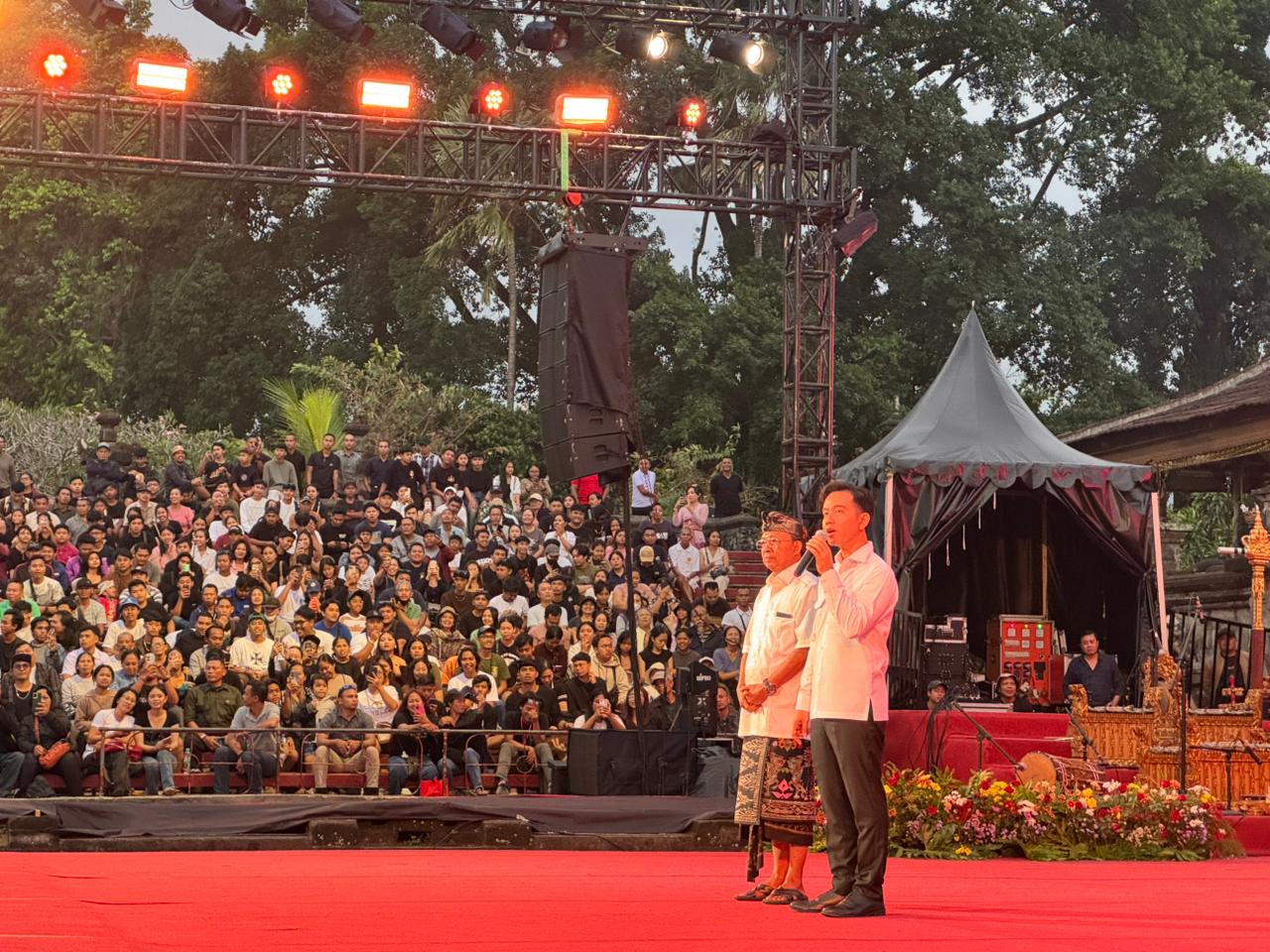BERKUNJUNG: Wakil Presiden Gibran Rakabuming Raka saat berkunjung ke PKB XLVII bersama keluarga, Jumat (4/7)