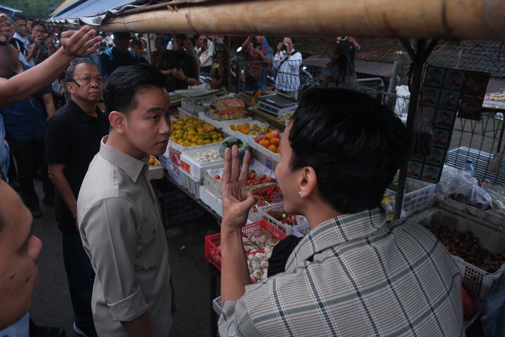 Wapres Gibran Rakabuming saat berkunjung ke Pasar Dauh Pala, Tabanan, Bali, Sabtu (5/7).