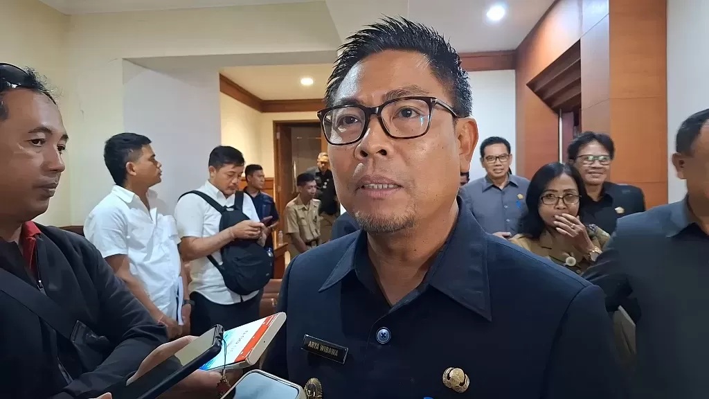 BICARA UNDERPASS: Wakil Walikota Denpasar, Kadek Agus Arya Wibawa. (Ni Made Ari Rismaya/Radar Bali)
