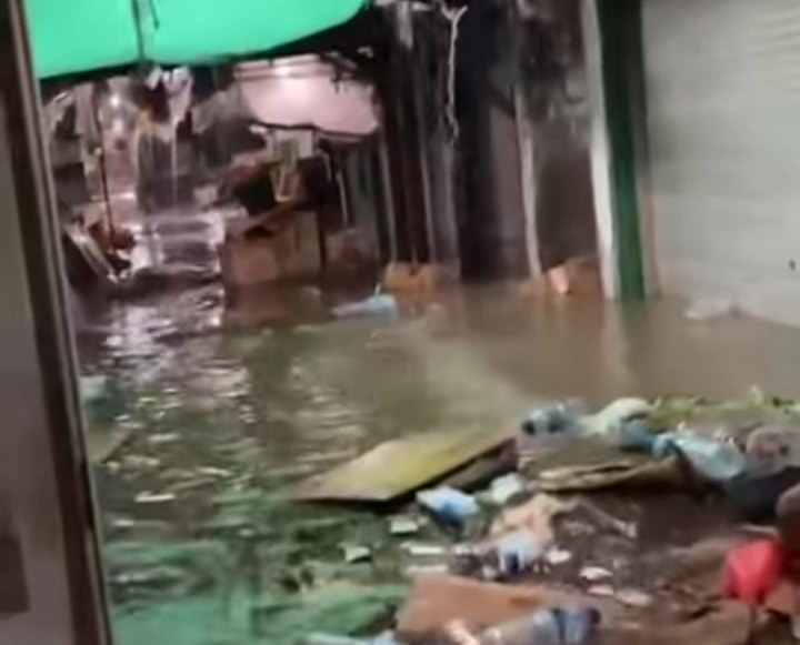 Pasca hujan deras pasar Bajera Tabanan terendam banjir