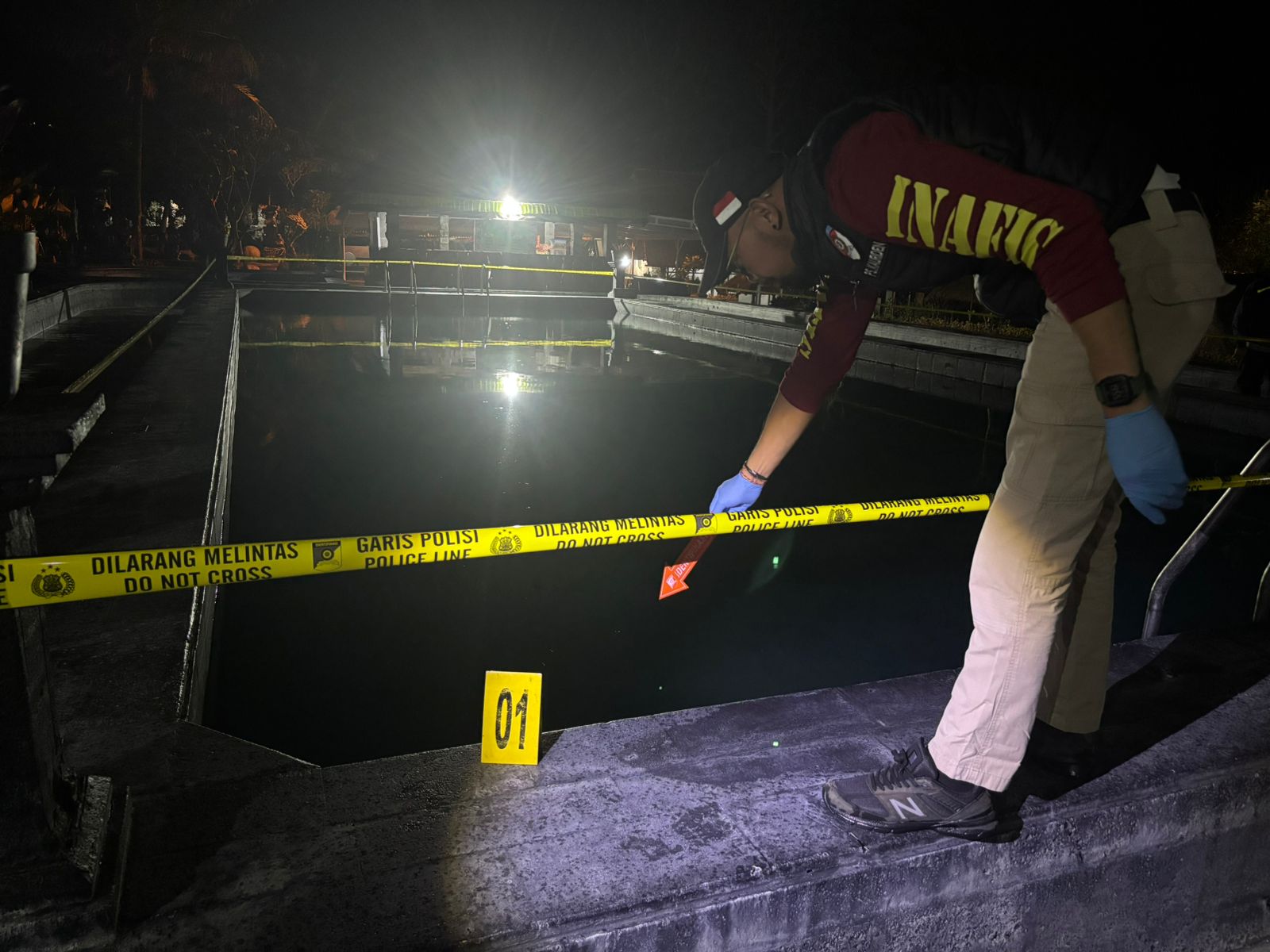 Tim Inafis Polres Bangli olah TKP bocah SD tenggelam di kolam renang, wilayah Desa Batur Tengah, Kecamatan Kintamani, Kabupaten Bangli, Bali, Minggu (6/7/2025).
