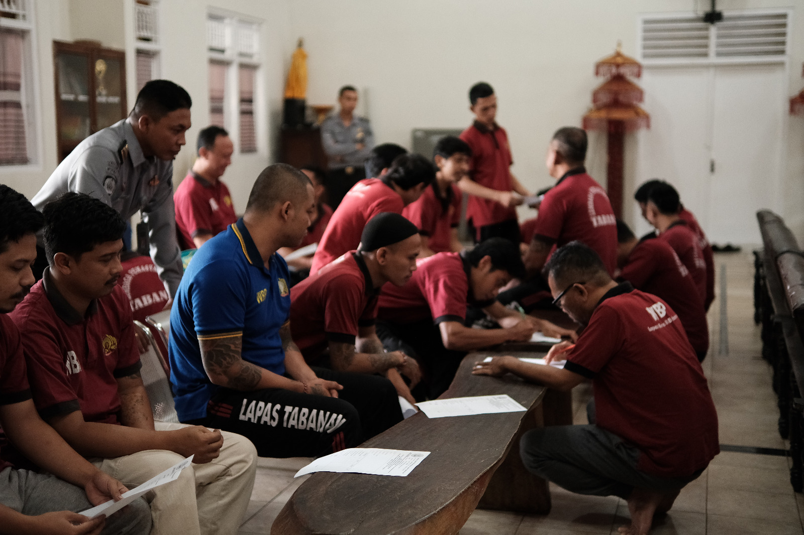 TES: Tes urine di Lapas Tabanan dilakukan secara acak kepada warga binaan dan petugas Lapas.