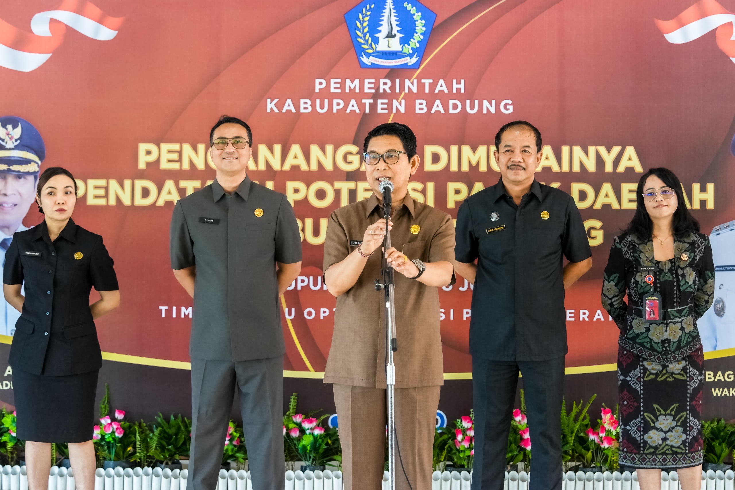 PENDATAAN: Bupati Adi Arnawa secara resmi mencanangkan pelaksanaan pendataan potensi pajak daerah  serentak di Kabupaten Badung, Selasa (8/7).