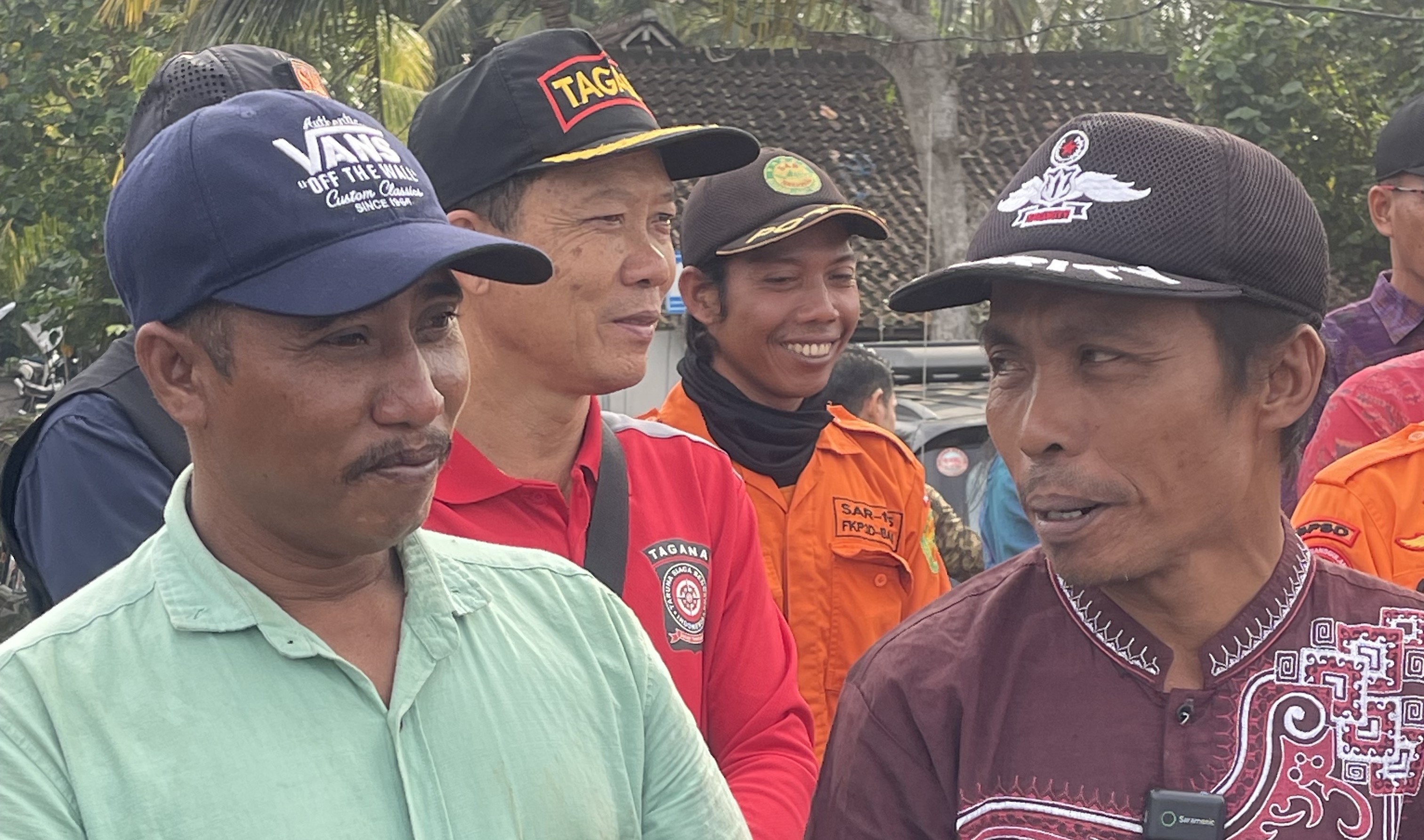 Lukman Hakim dan Santoso, dua nelayan Banjar Pebuahan berhasil menyelamatkan belasan penumpang KMP Tunu Pratama Jaya tenggelam di Selat Bali.