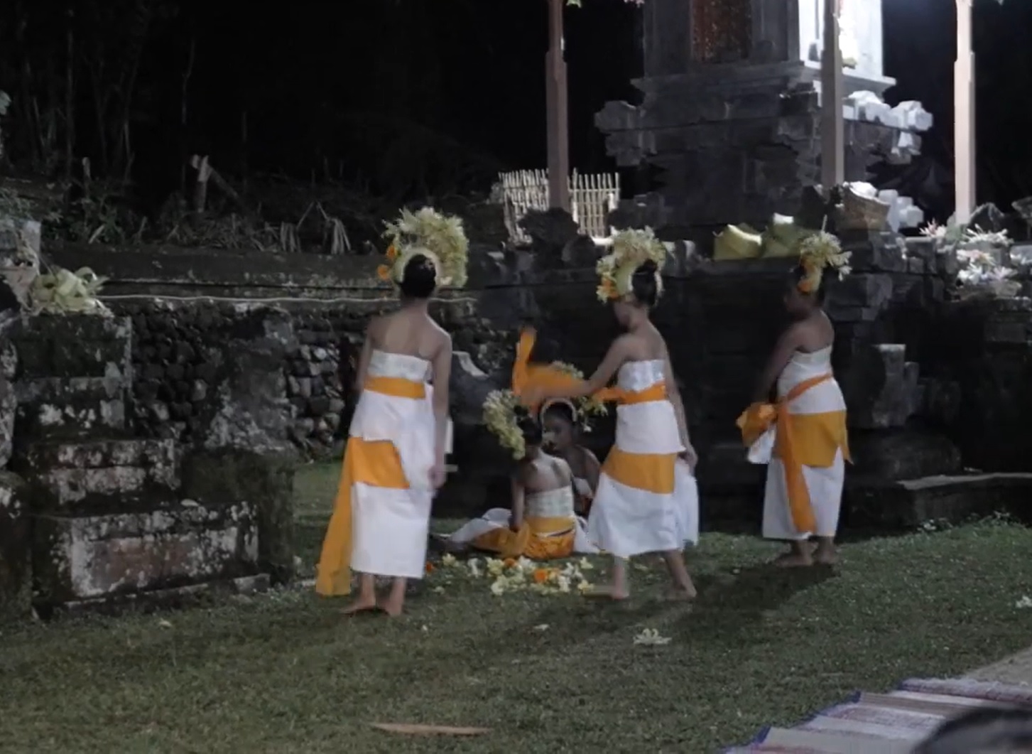 Tari Sang Hyang Dedari Desa Geriana Kauh Karangasem