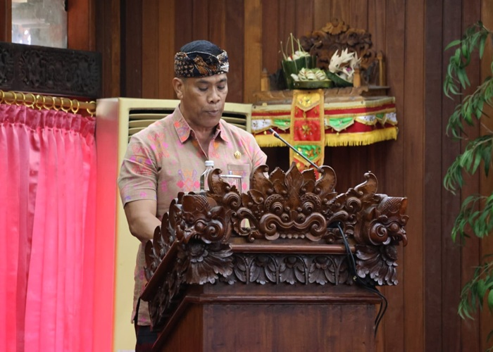 I Wayan Suarta saat membacakan pandangan umum Fraksi Gerindra.