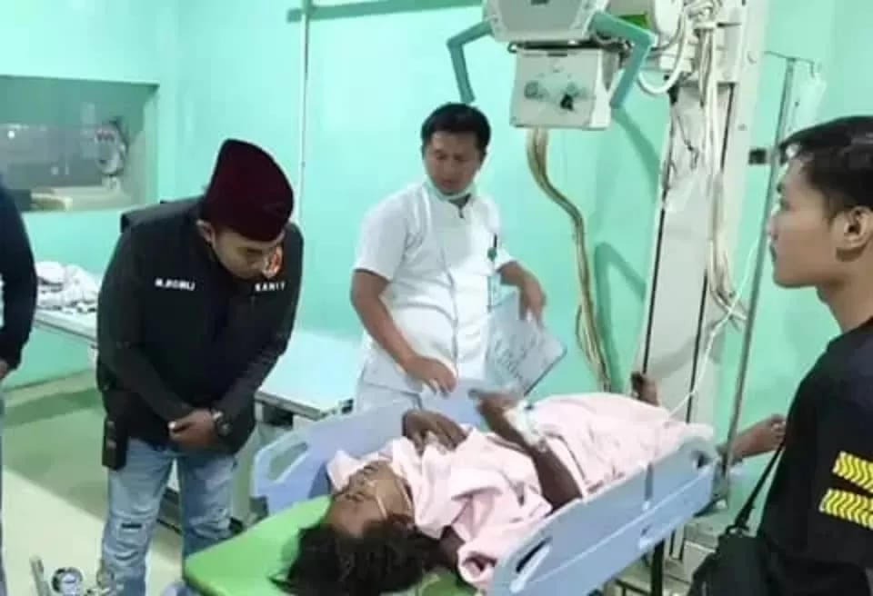 DIRAWAT: Muhammad Yusuf, korban pengeroyokan oleh 6 orang tak dikenal dirawat di RSUD dr Soebandi, Selasa (8/7/2025).