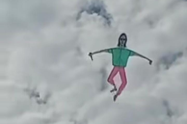 Viral di media social layangan bergambar Agung Ketut Rai