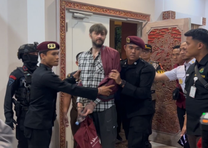 WNA Rusia bernama Aleksandr Vladimirovich Zverev
