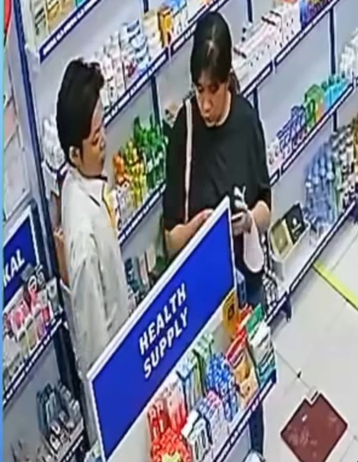 PENCURI: Pelaku pencurian di sebuah apotek di Peguyangan Kangin, Denpasar terekam kamera CCTV.