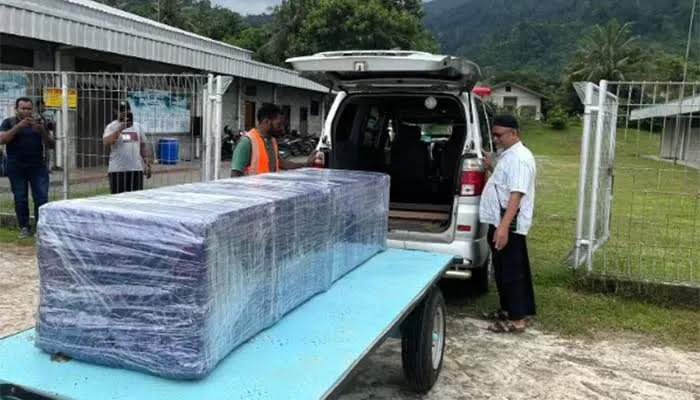 Jenazah Edi Hermanto saat tiba di Bandara Udara Adven Doyo Sentani, Jayapura.