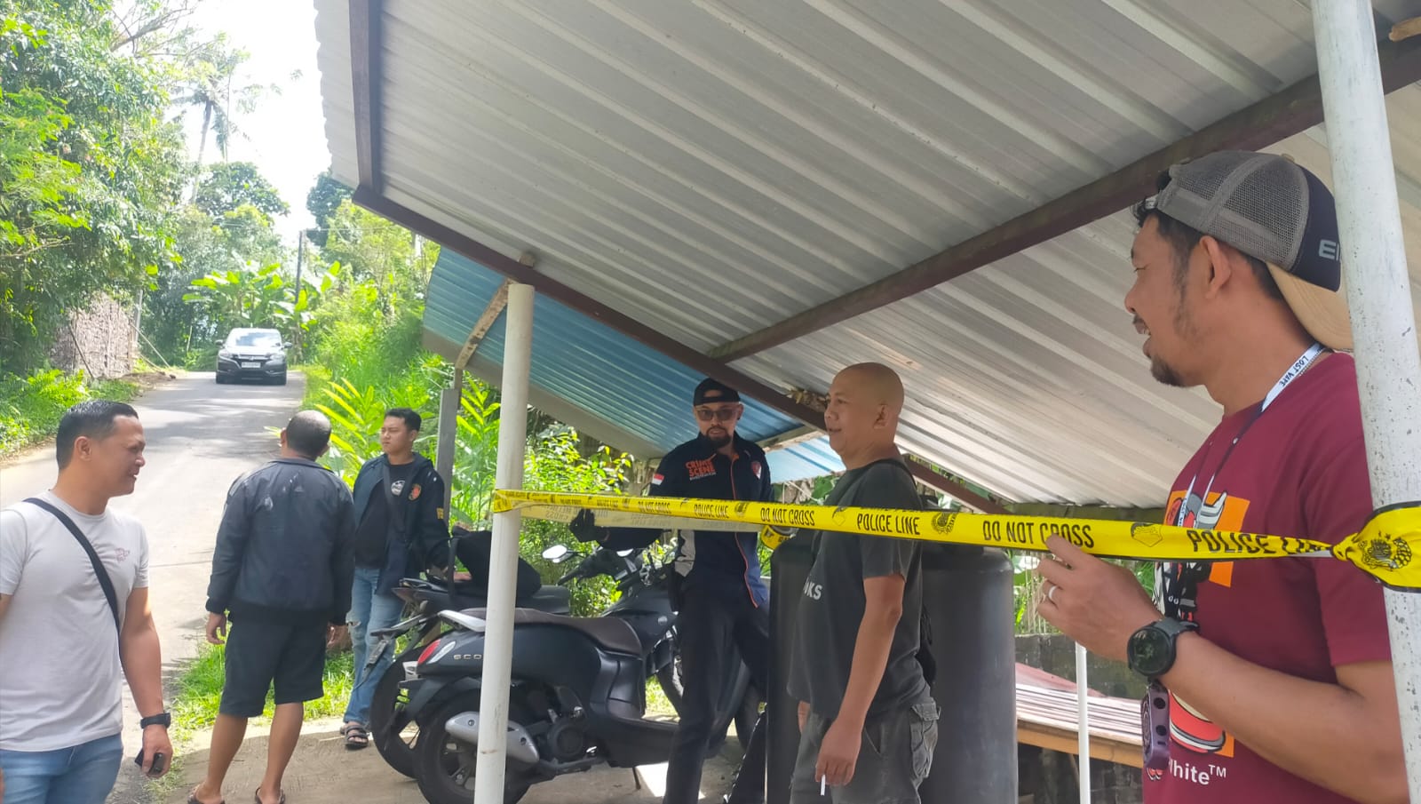 Polisi melakukan olah TKP pencurian motor di Sidembunut, Bangli, Selasa (15/7/2025).