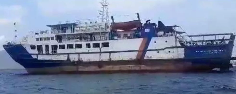 KMP Gerbang Samudera XVIII Kandas di Selat Bali