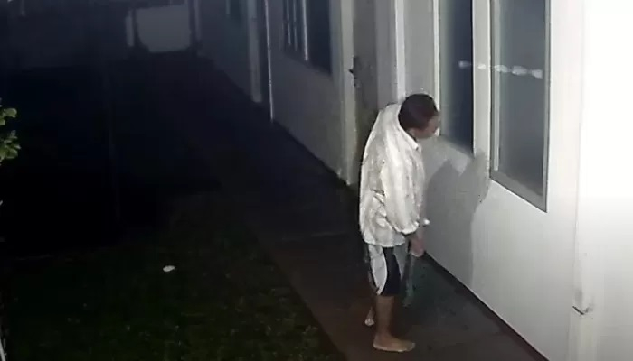 Rekaman CCTV saat penjaga kos melihat kamar Arya Daru Pangayunan pada Selasa (8/7/2025) pagi pukul 05.20 WIB.