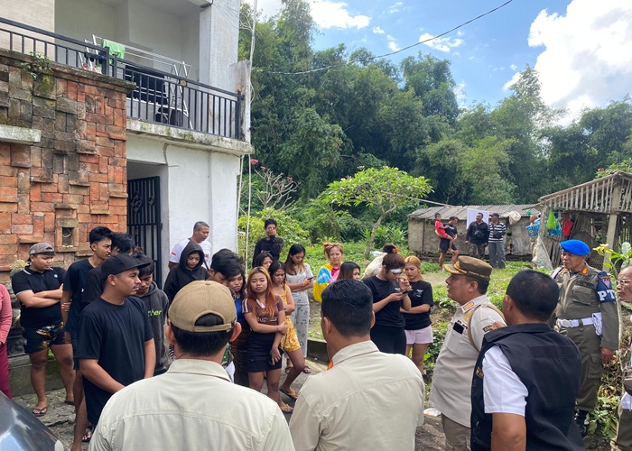 SIDAK : Kegiatan inspeksi mendadak (sidak) yang digelar oleh Satuan Polisi Pamong Praja (Satpol PP) Kabupaten Klungkung di wilayah Desa Negari, Kecamatan Banjarangkan, Rabu (16/7/2025).
