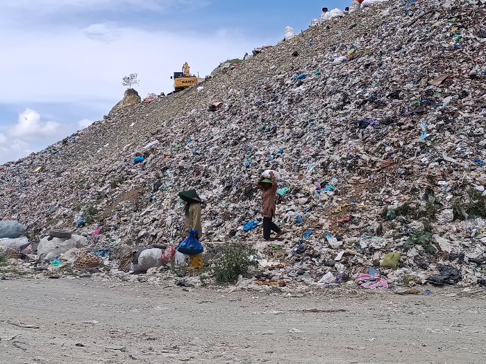 Dalami Sistem Pengolahan Sampah di NTB, Sekretariat DPRD Bali Kunjungi Land Fill Hill di TPA Kebon Kongok