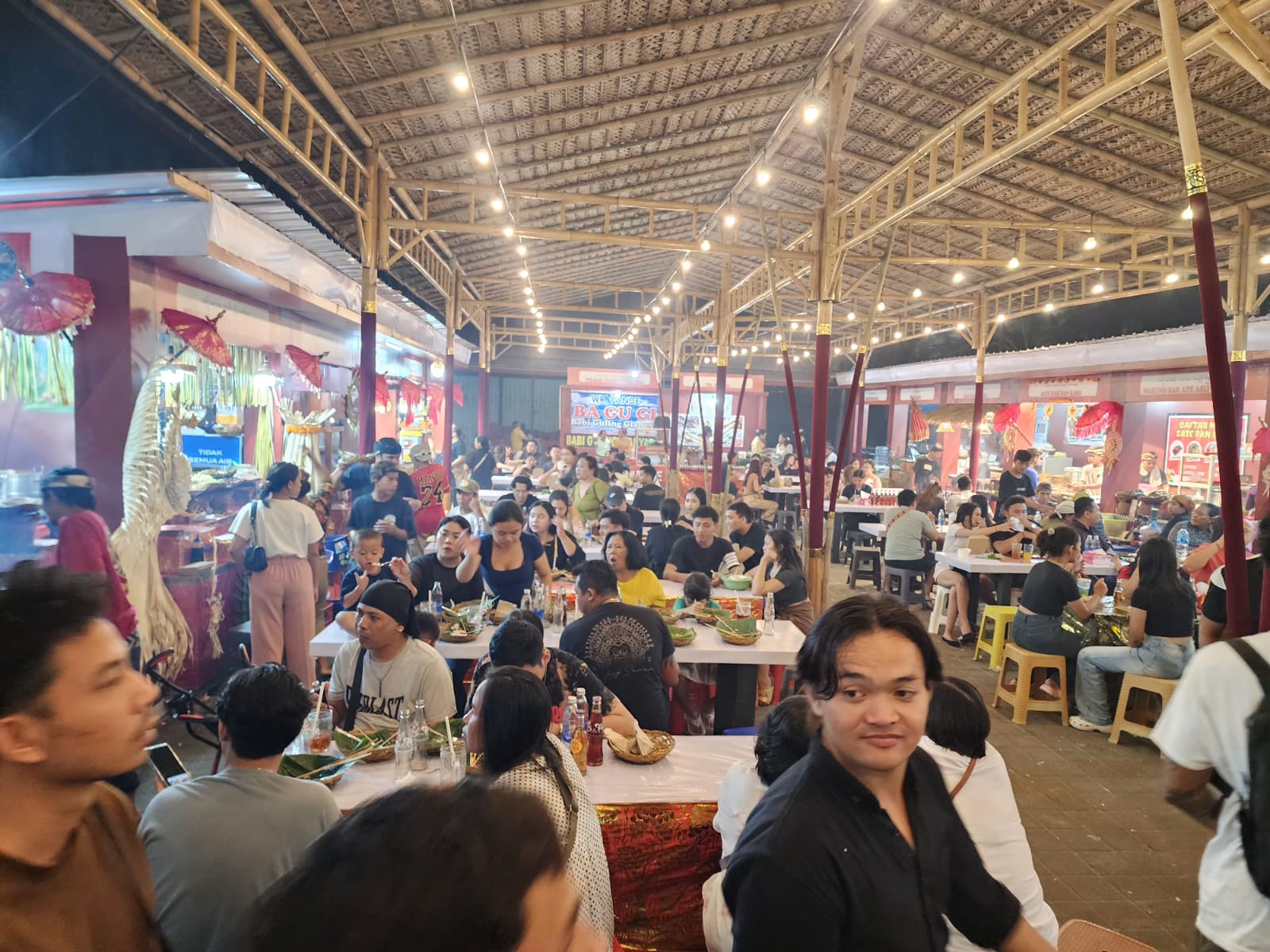 OMZET: Stand kuliner tradisional di PKB 2025
