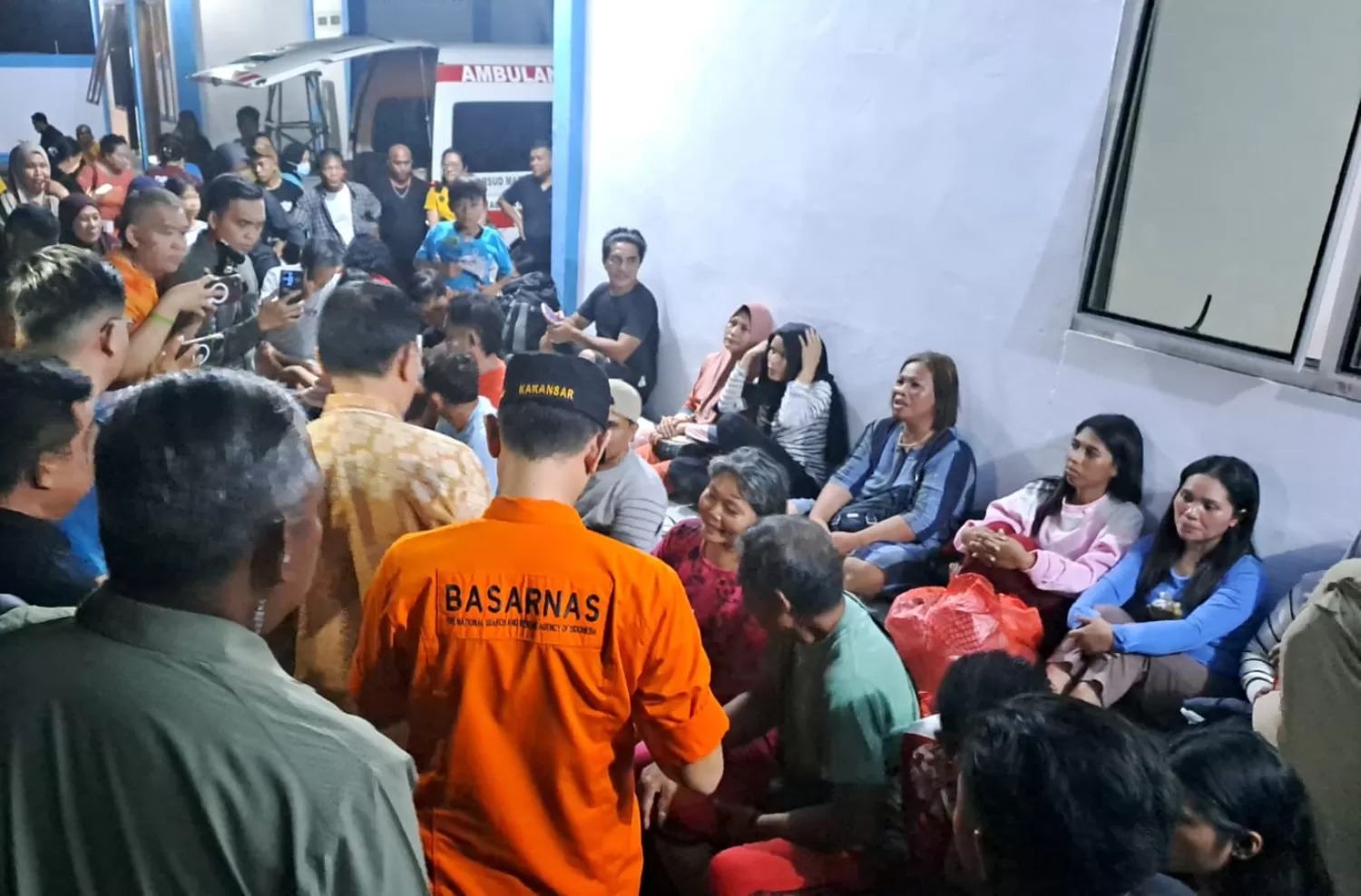 Kondisi para korban selamat dalam kecelakaan KM Barcelona V di Perairan Talise Sulawesi Utara.