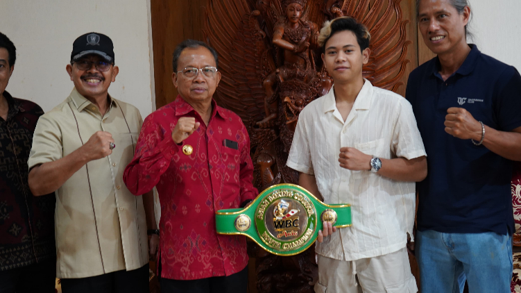 Pertemuan Gubernur Koster dengan Petinju Muda Bali, I Ketut Surya Dharma