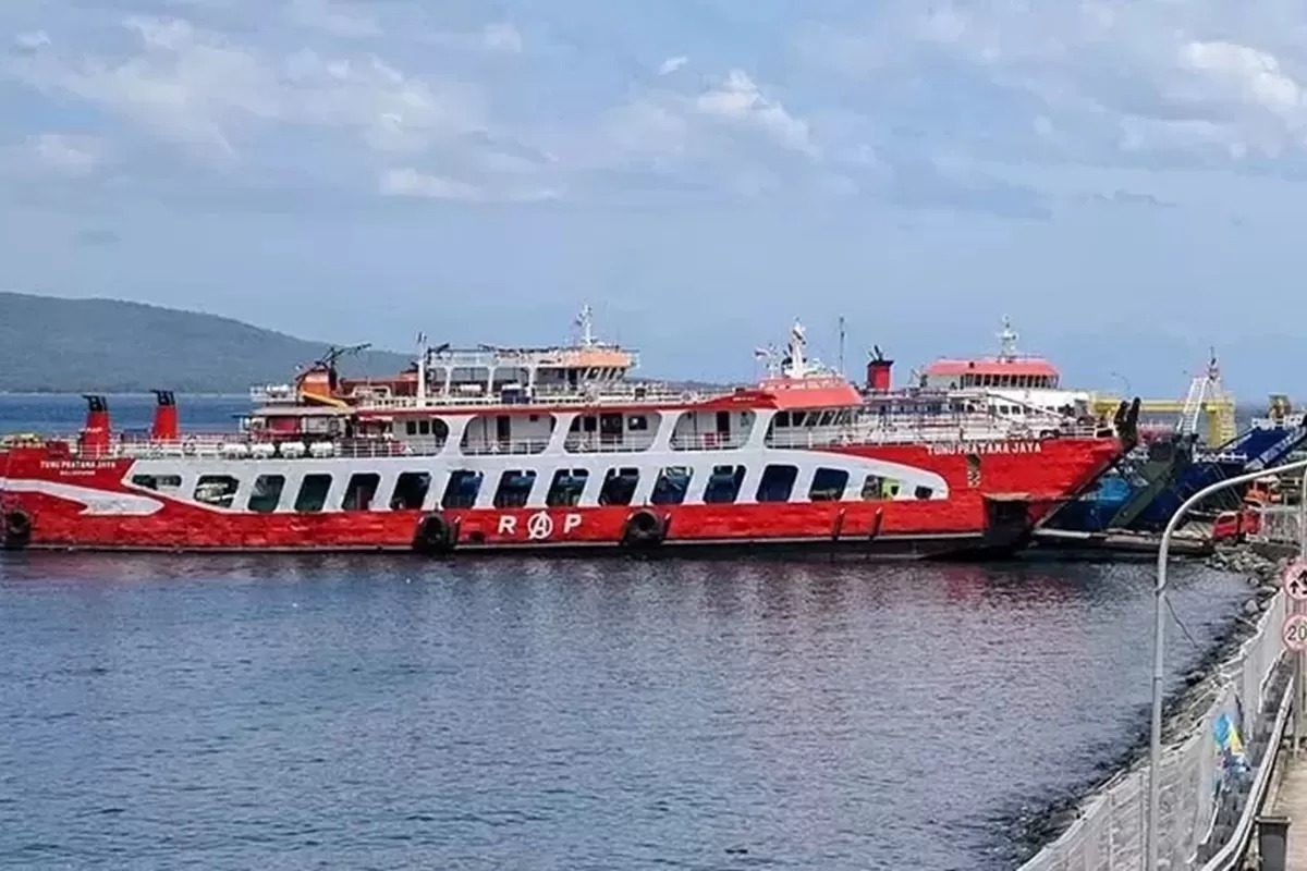KMP Tunu Jaya Pratama saat bersandar di dermaga LCM Ketapang.