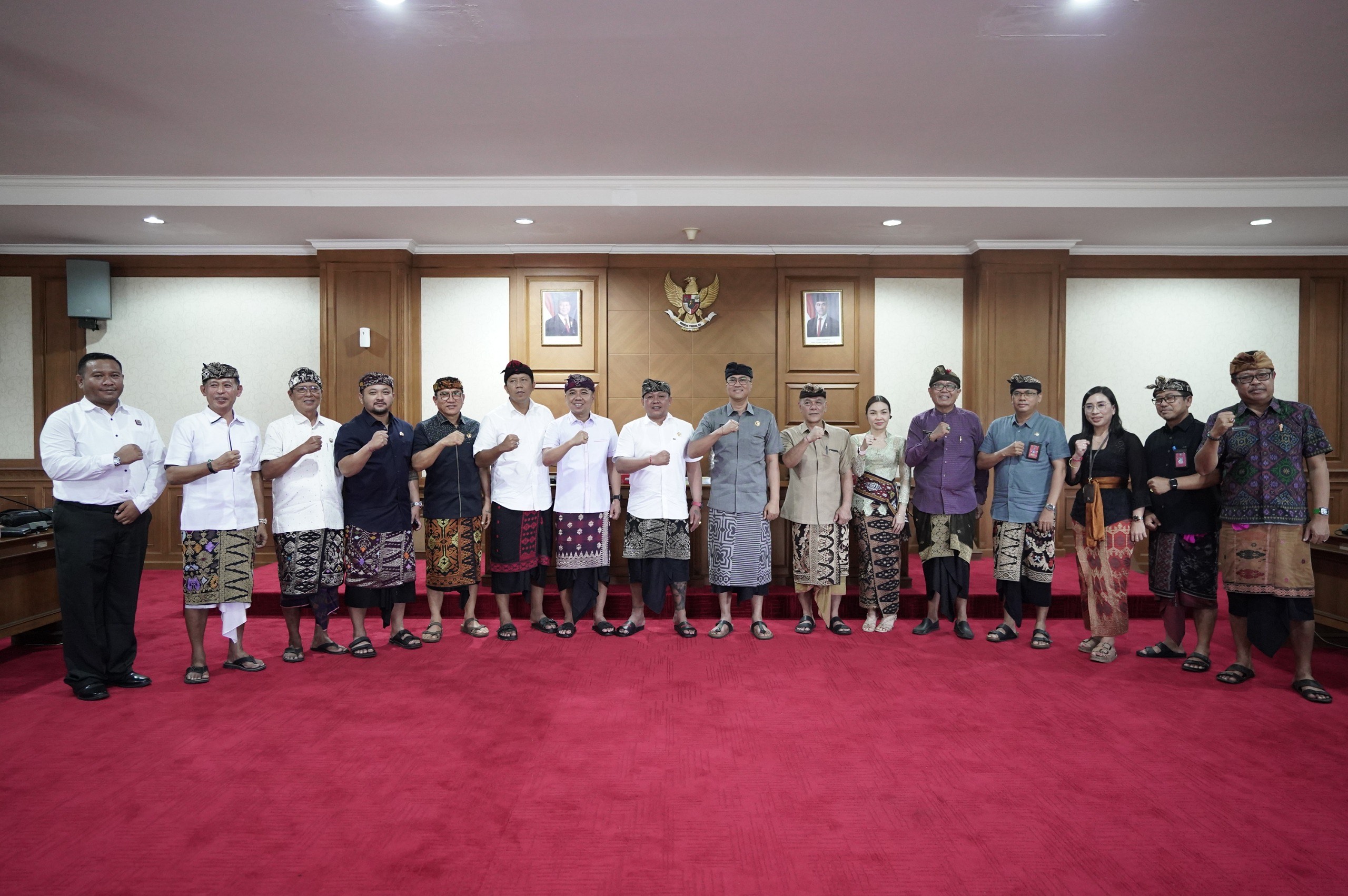 RAPAT: DPRD Badung saat menggelar rapat finalisasi Ranperda RPJMD Semesta Berencana Kabupaten Badung 2025-2029, Kamis (24/7).