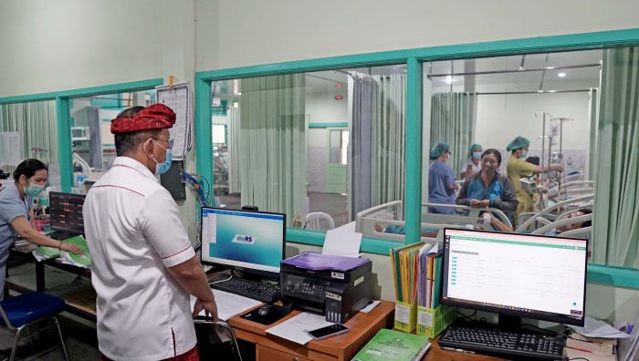 Kunjungan Bupati Buleleng Nyoman Sutjidra ke RSUD Buleleng