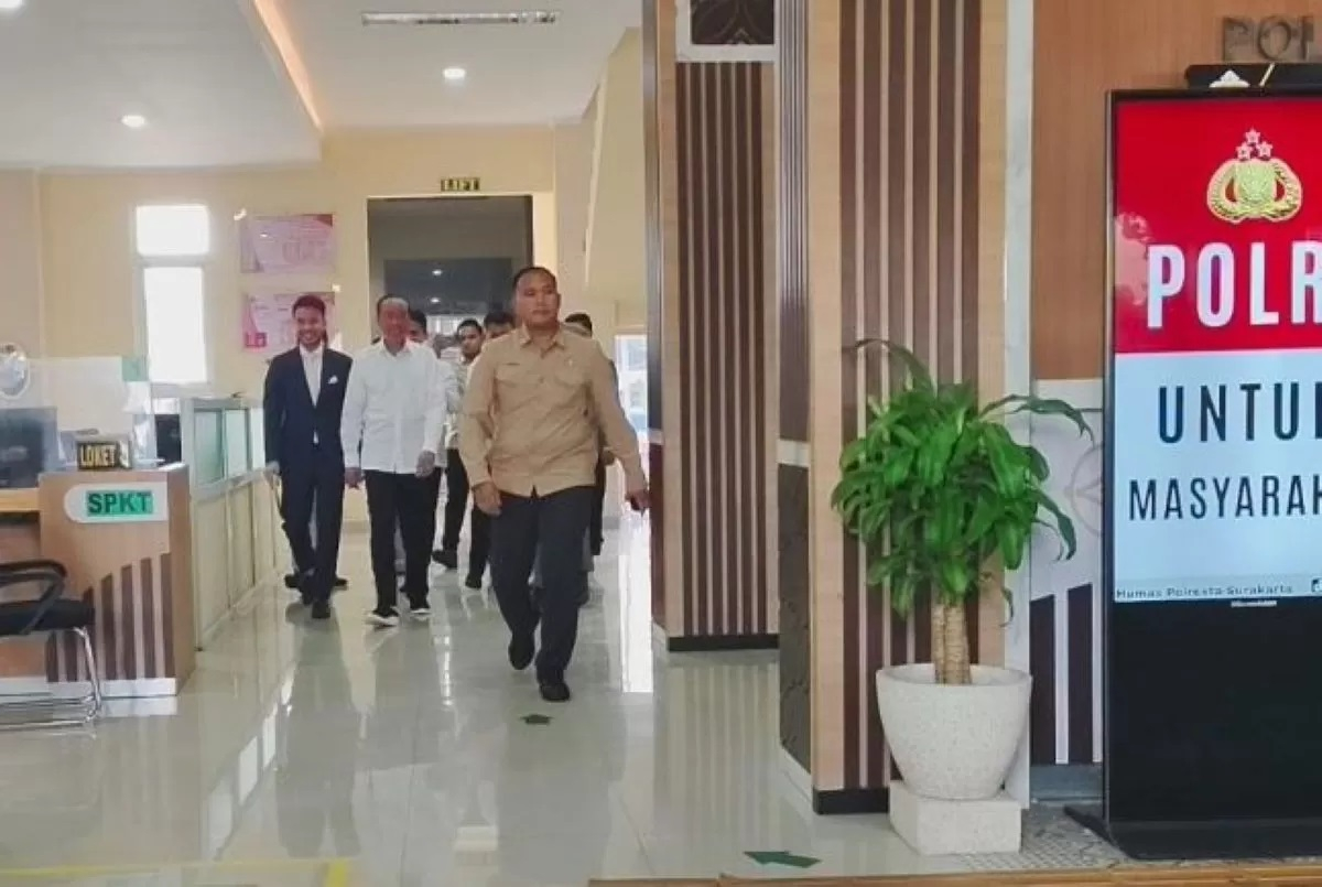 Penyidik Sita Ijazah SMA dan S1 Jokowi
