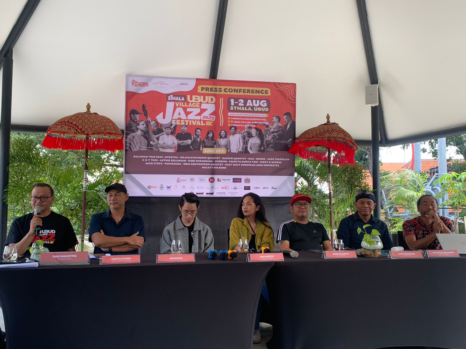 KEMBALI DIGELAR: Konferensi pers Sthala Ubud Village Jazz Festival (UVJF) yang digelar di Teroemboe Resto, Jumat (25/7).