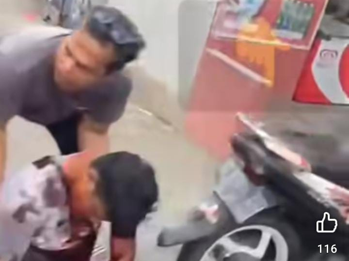 Masyarakat Denpasar dihebohkan dengan beredarnya video seorang pria bersimbah darah di Kawasan Taman Pancing