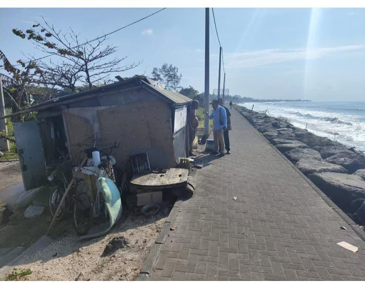 Bangunan Liar di Joging Track Pantai Padang Galak Disorot Warganet