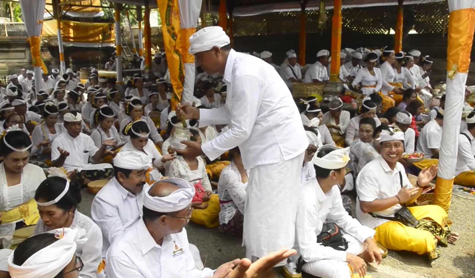 Nunas tirta usai sembahyang dilakukan dengan kondisi pikiran lepas dari kemarahan