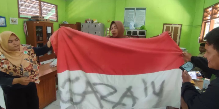 Tiga Remaja Ditangkap Usai Coret Bendera Merah Putih