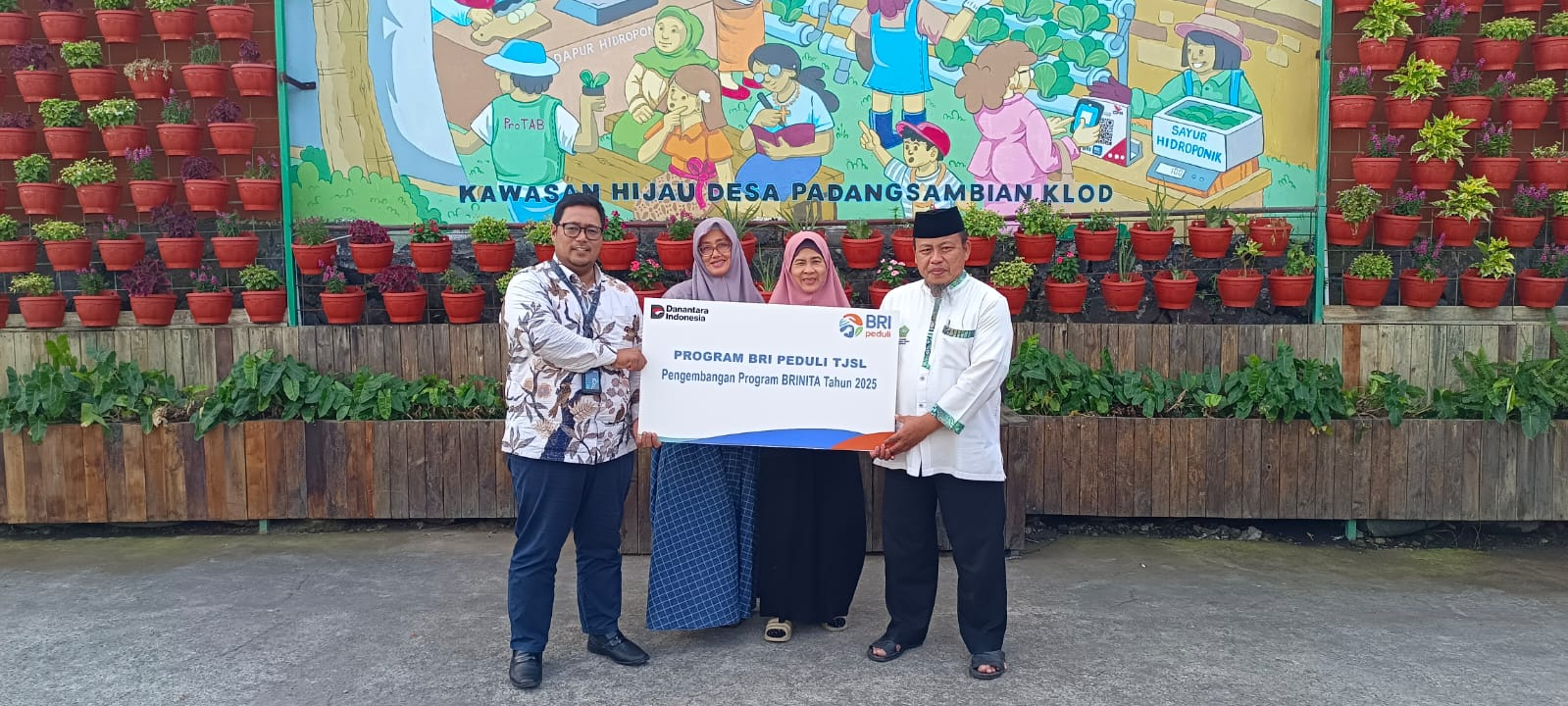Melalui Program BRInita, BRI terus mendorong pemberdayaan masyarakat perkotaan melalui pertanian modern yang terintegrasi, produktif, dan berkelanjutan.