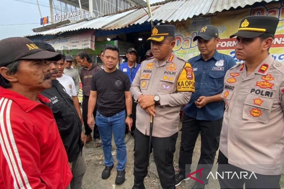 Kapolresta Tangerang Kombes Pol Andi Muhammad Indra Waspada Amirullah mendatangi Stasiun Tigaraksa di Desa Cikasungka, Kecamatan Solear, Kabupaten Tangerang, Minggu (27/7/2025).