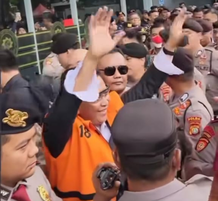 Arya Wedakarna turut berkomentar usai Hasto Kristiyanto disambut Tarian Kecak