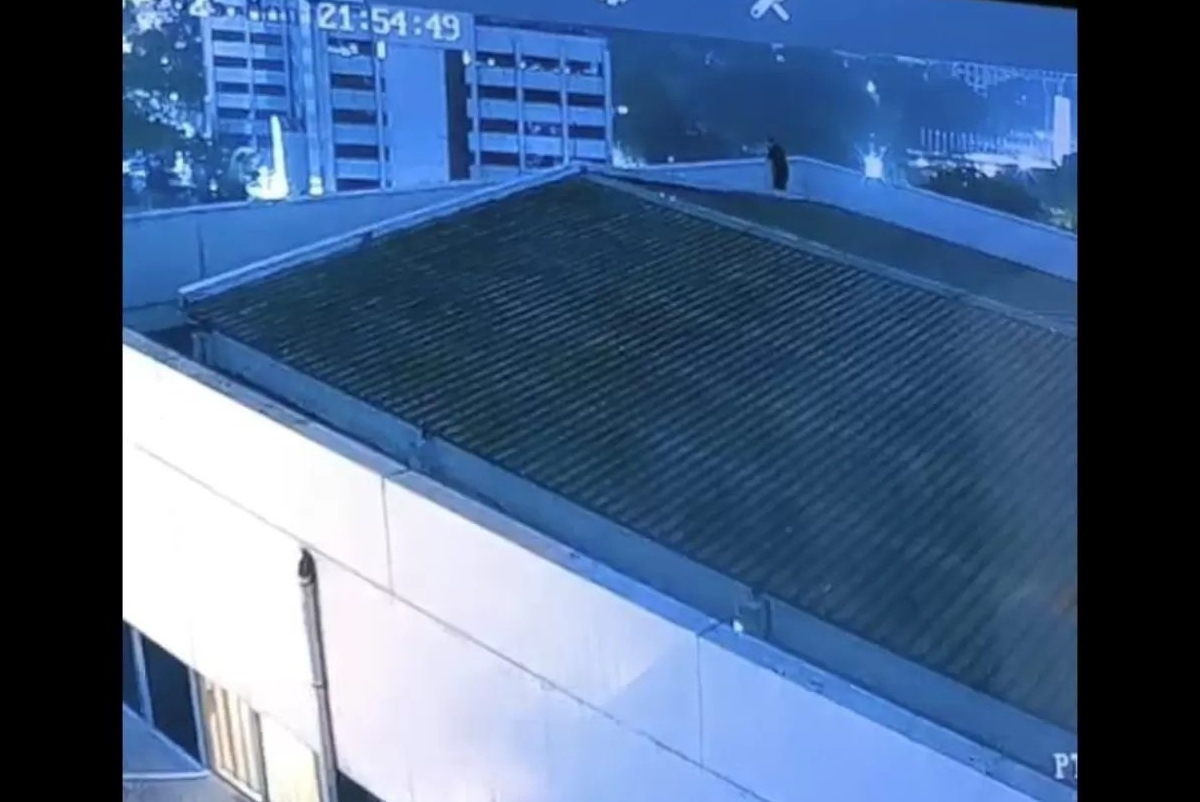 Arya Daru Pangayunan saat berada di rooftop Gedung Kemlu