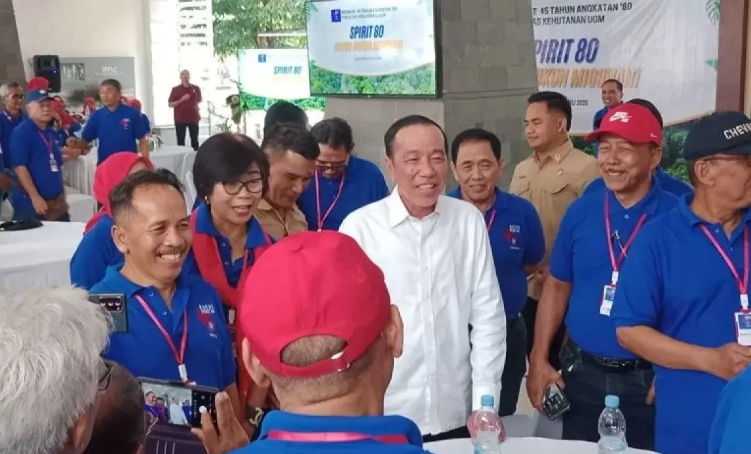 Momen Jokowi menghadiri reuni 45 tahun alumni Fakultas Kehutanan Universitas Gadjah Mada